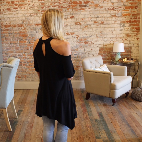 Black keyhole cold shoulder tunic - Picture 3 of 3